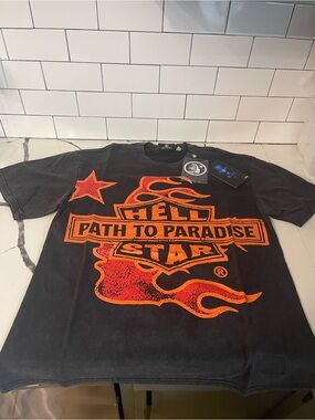 Men’s Graphic Design Tee Size M.